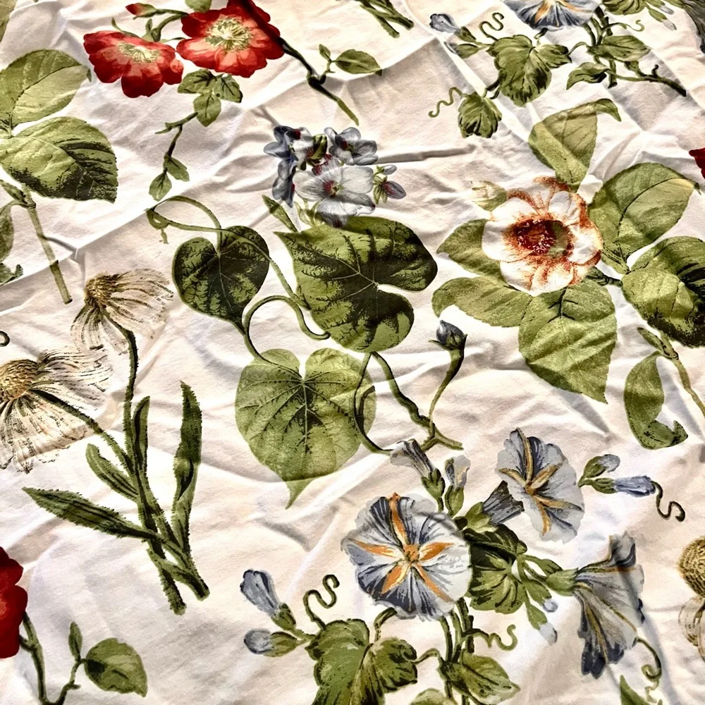 Beautiful Full/Queen 2-sided duvet cover Navy/whitee